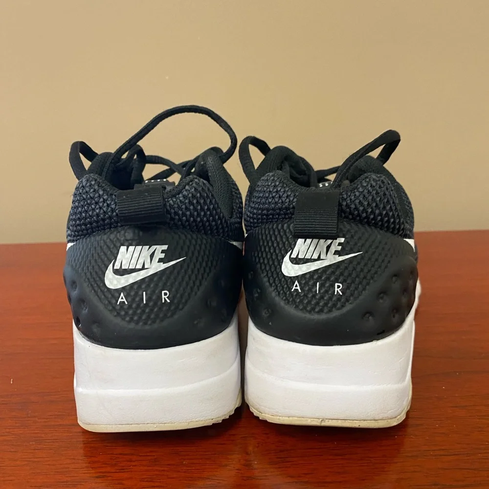 Nike Air Max black women’s size 7